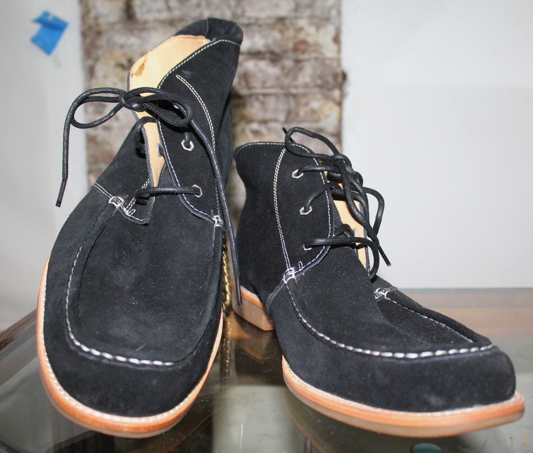ESTATE OF FASHION EDITOR: UGGS VIA LUNGARNO BLACK SUEDE CHUKKA BOOTS SZ 15, UNWORN: ESTATE OF FASHION EDITOR: UGGS VIA LUNGARNO BLACK SUEDE CHUKKA BOOTS SZ 15, UNWORN