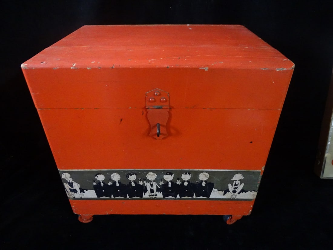 ESTATE OF SEYMOUR STEIN:  GROUP OF VINTAGE FINDS INC. HOFFMAN PARTY WAGON 12 X 12 X 9.5 (1 of 18)