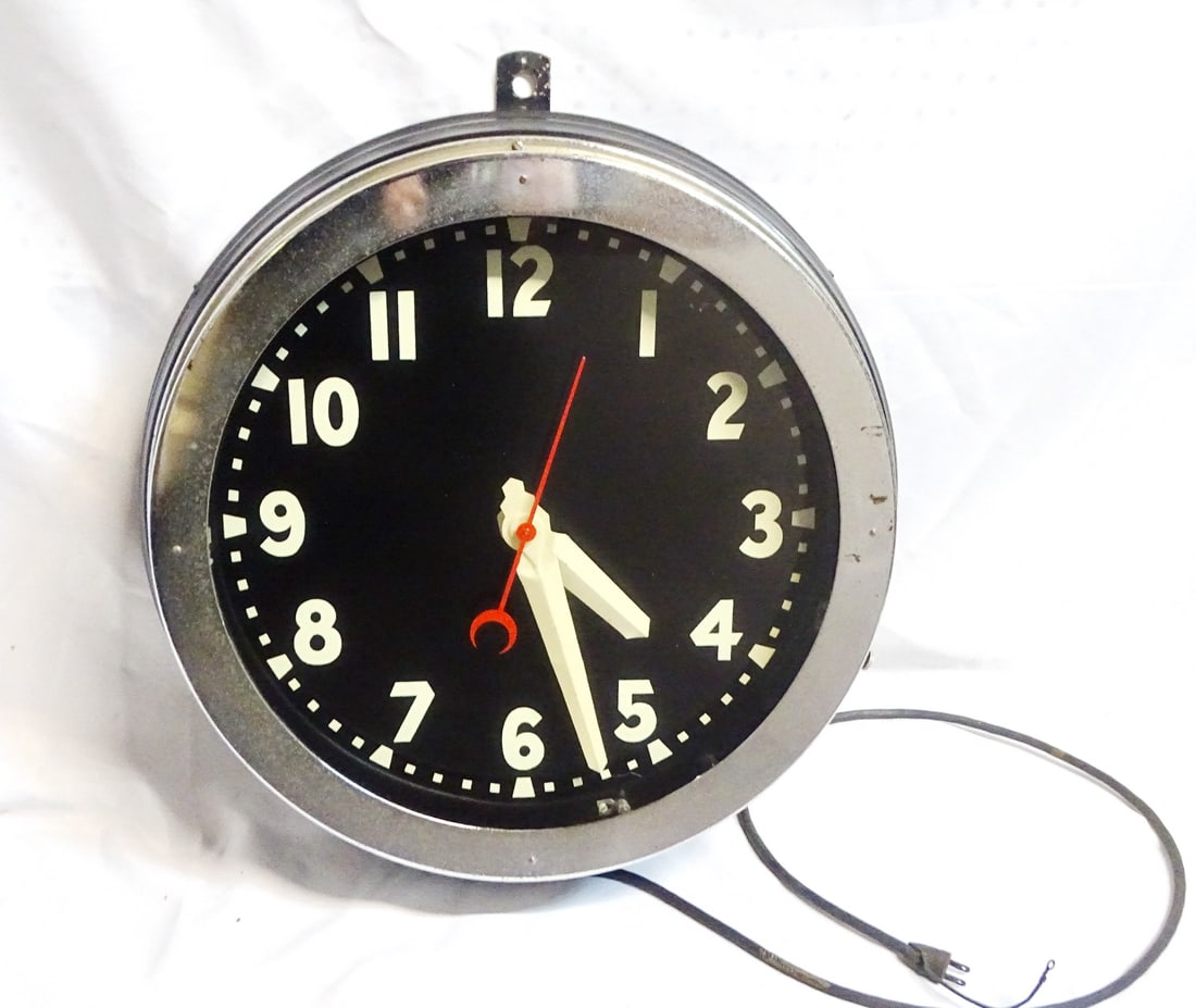ESTATE OF SEYMOUR STEIN: LARGE INDUSTRIAL WALL CLOCK 21" DIA (1 of 11)