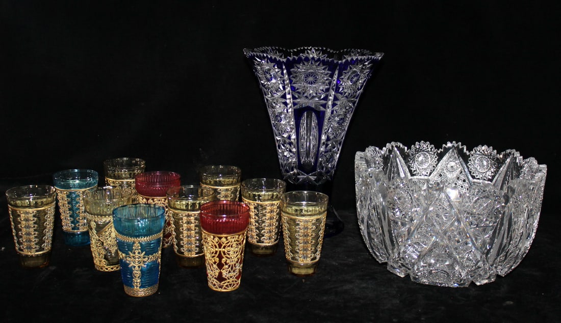 STUNNING LOT OF CUT AND PRESSED GLASS INC.. CUT TO CLEAR CZECH? VASE AND TEA GLASSES, LARGEST 10 X 8 (1 of 10)