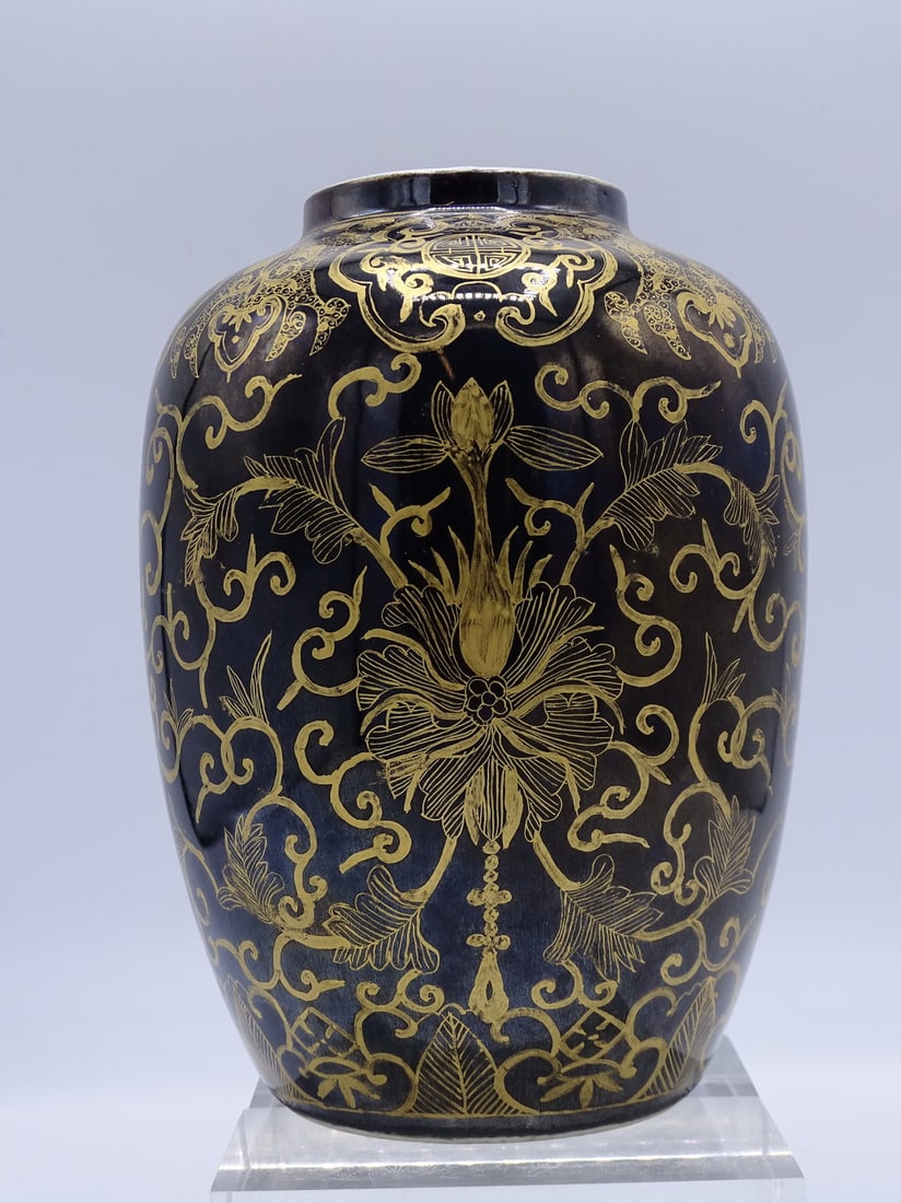 SIGNED CHINESE PORCELAIN VASE 7'H X 5'DIA. (M 476) (1 of 5)