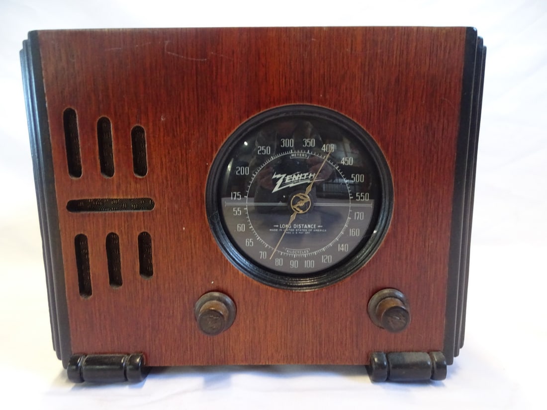 1930's DECO ZENITH CUBE TABLE RADIO IN WORKING CONDITION 9 1/2" HIGH X 12" WIDE X 9" DEEP (1 of 17)