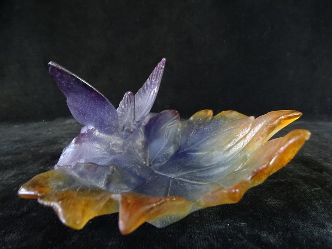 LIVING ESTATE OF JOSEPH RODANO: DAUM CRYSTAL LEAF WITH BUTTERFLY 3.5 X 7: LIVING ESTATE OF JOSEPH RODANO: DAUM CRYSTAL LEAF WITH BUTTERFLY 3.5 X 7