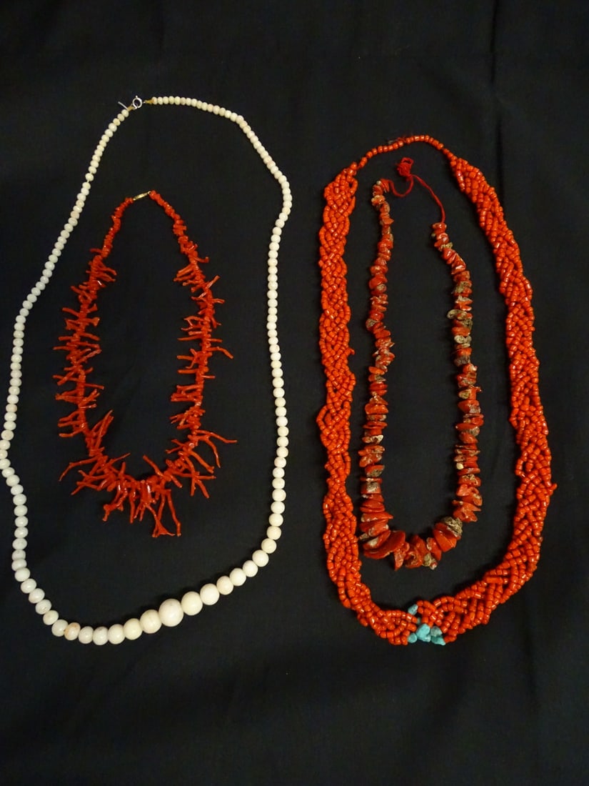 GROUP OF RED & WHITE CORAL NECKLACES (1 of 14)