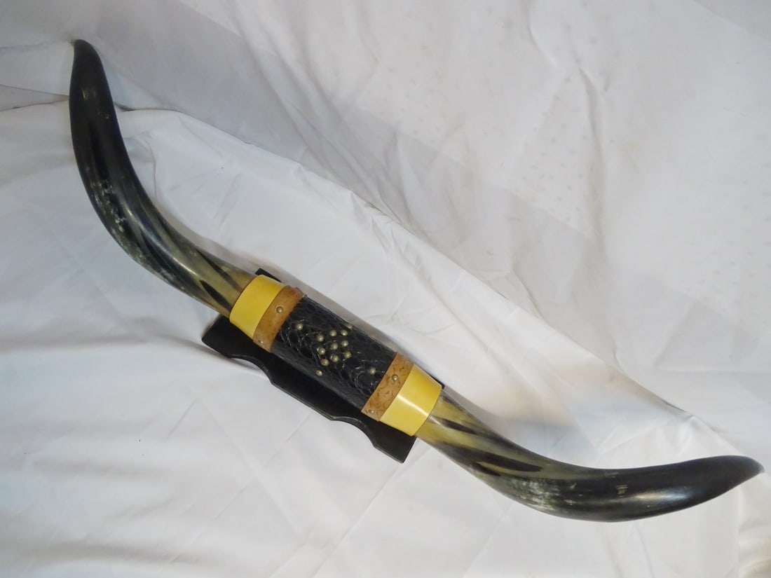 MOUNTED LONGHORN COW HORNS W/ EMBOSSED LEATHER AND NAILHEAD DETAIL 52" LONG (1 of 9)