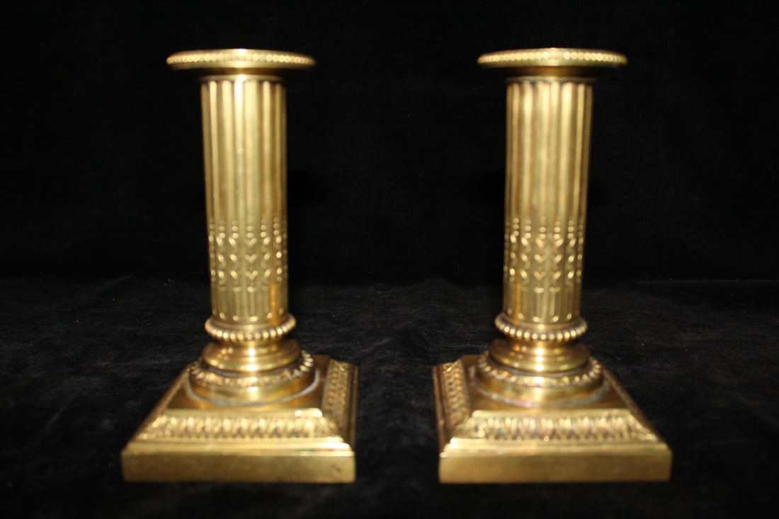 PAIR OF BRONZE COLUMNAR CANDLESTICKS STICKS 5.75" HIGH: PAIR OF BRONZE COLUMNAR CANDLESTICKS STICKS 5.75" HIGH