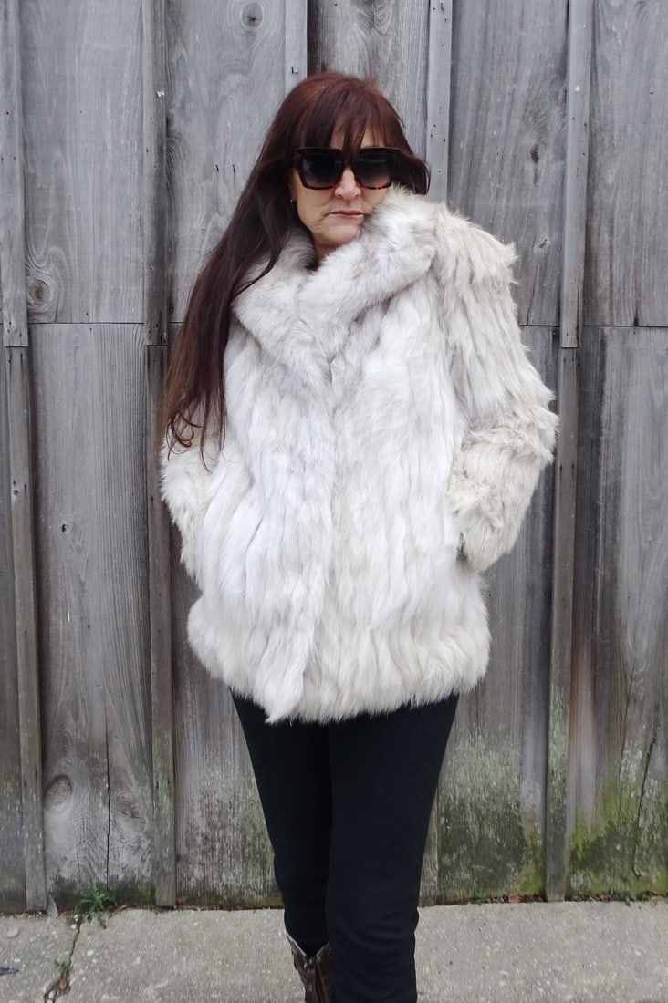 WHITE / LIGHT COLORED FUR JACKET SMALL (NO LABEL) (1 of 9)