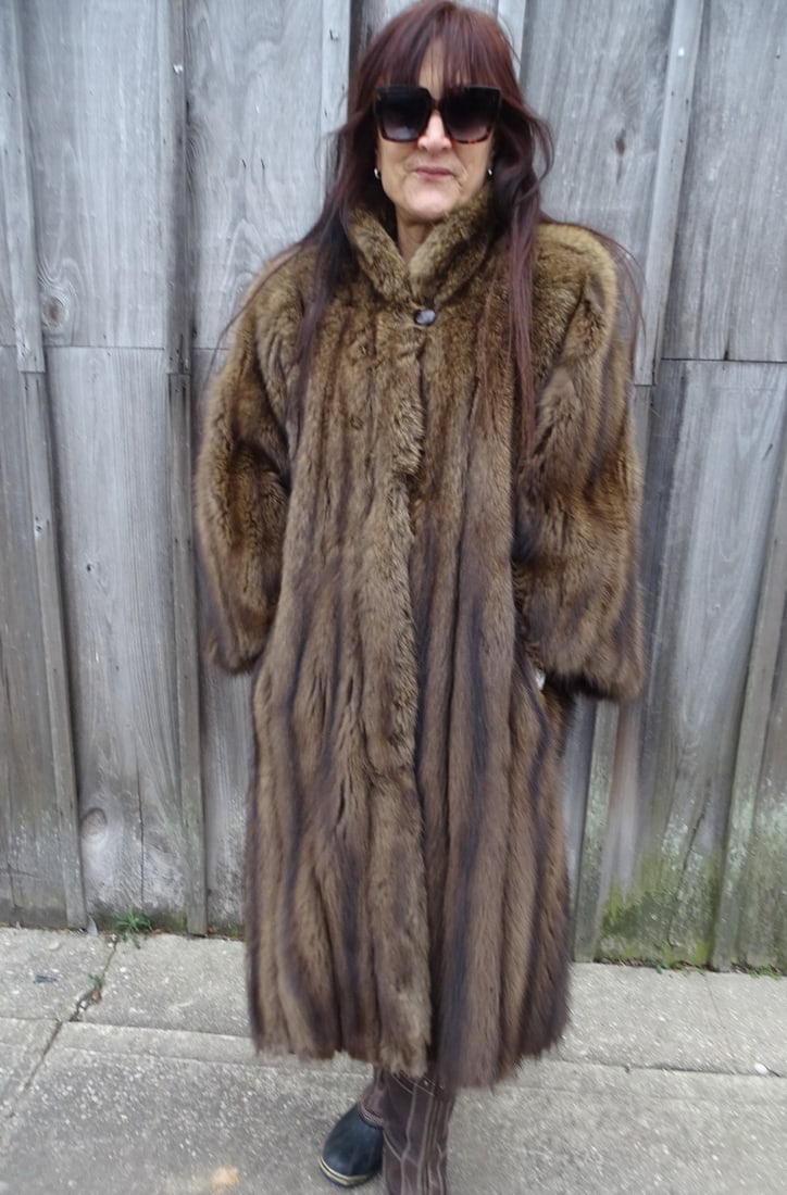 KNEE LENGTH BROWN FUR COAT SIZE SMALL, NO TAGS (1 of 10)