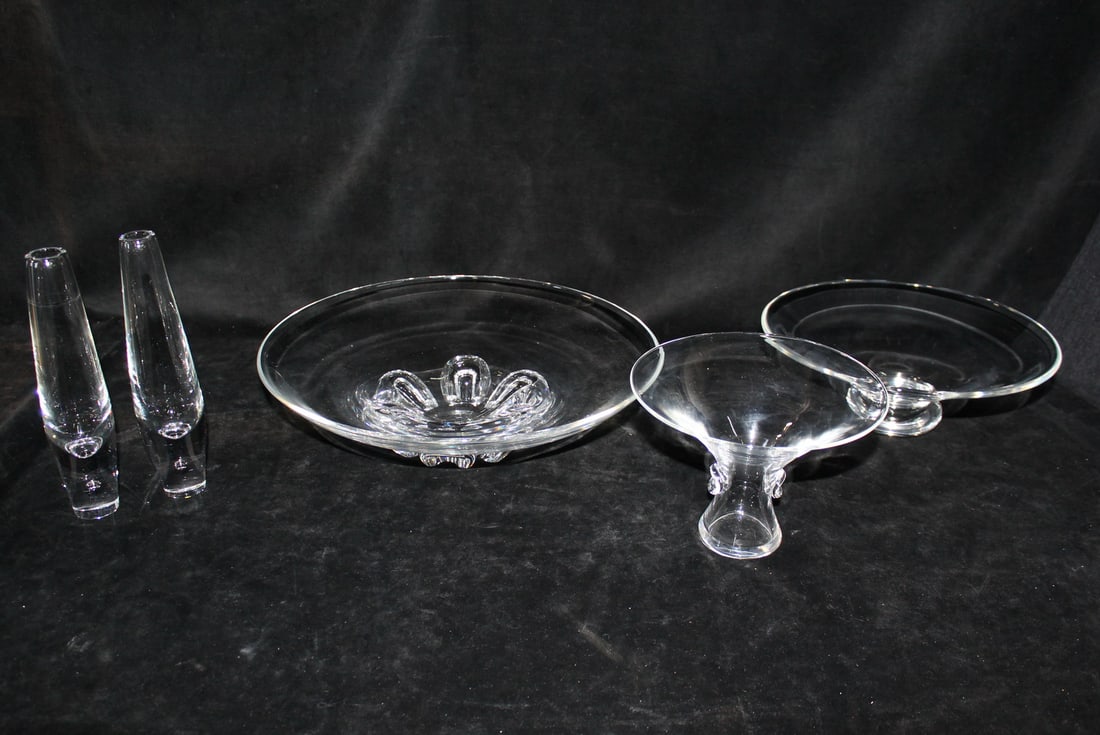 STEUBEN LOW CORONET BOWL(SMALL CHIP ON BASE), BUD VASES AND 2 BOWLS, 5 PIECES, 3.5'X 13'DIA. (1 of 10)