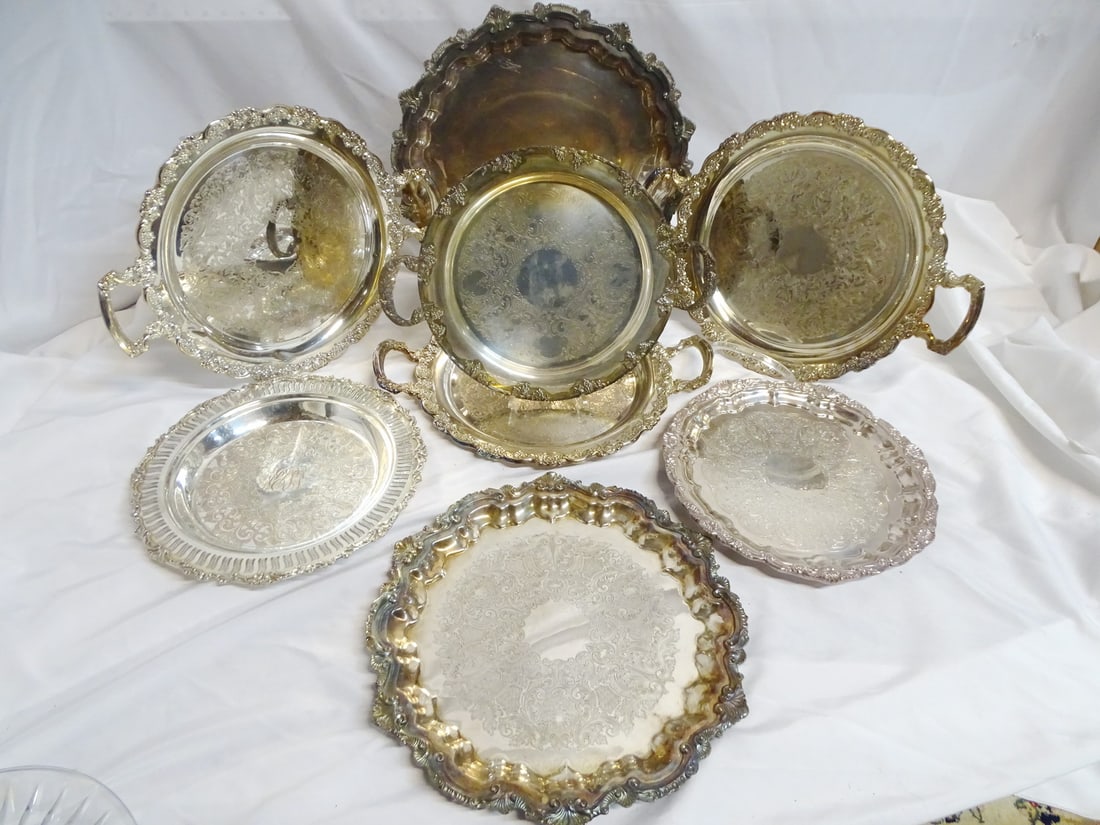 GROUP OF 8 CIRCULAR SILVER PLATE TRAYS SOME 2 HANDLED, 18'DIA. LARGEST (1 of 20)