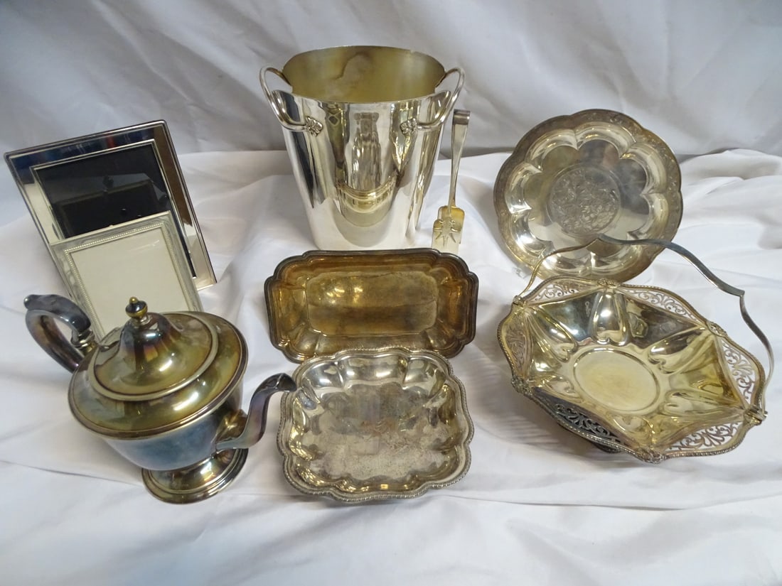 GROUP OF MISCELLANEOUS SILVERPLATE ITEMS INCLUDING ITALIAN ICE BUCKET 8X8.25 DIA. ICEBUCKET (1 of 4)