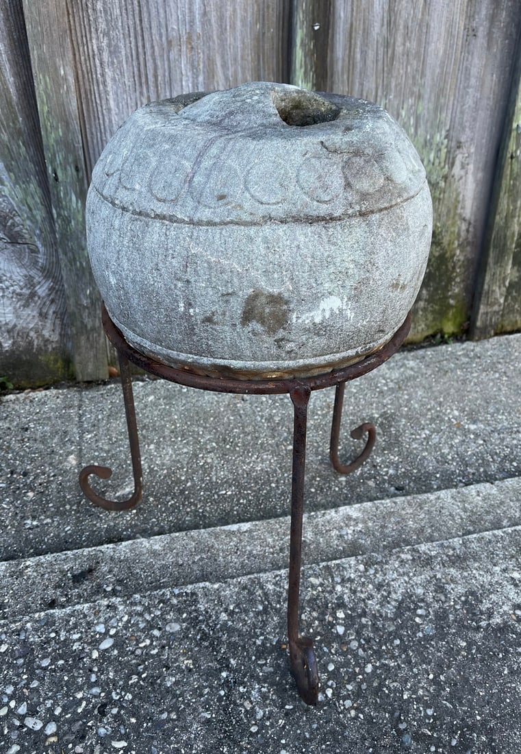 STONE GARDEN SPHERE ON METAL STAND - 18" H X 11" D (1 of 7)