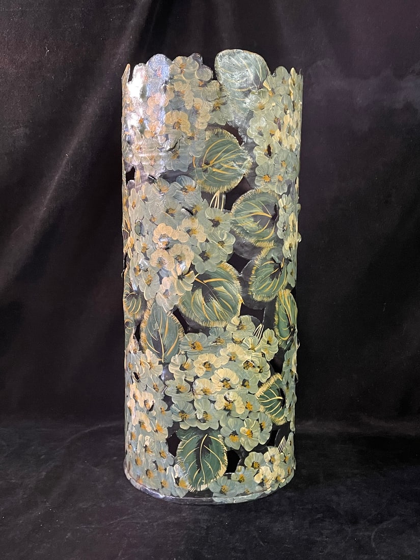 METAL UMBRELLA STAND WITH HYDRANGEA MOTIF - 20.5" H X 9.5" D: METAL UMBRELLA STAND WITH HYDRANGEA MOTIF - 20.5" H X 9.5" D