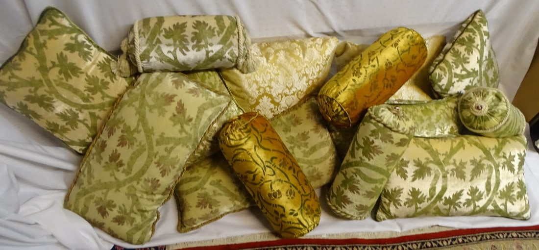 LOT OF 14 PILLOWS, INC.. SMALL BOLSTERS, LUMBAR, AND THROW PILLOWS, LARGEST 20 X 20 (1 of 6)