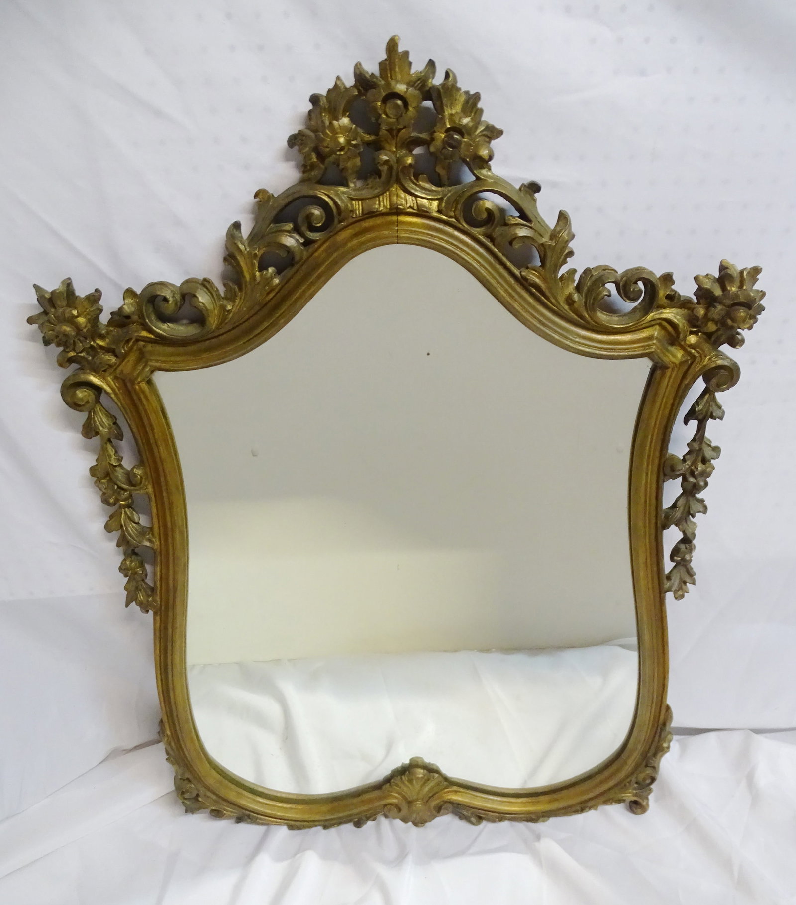 CARVED GILT WOOD MIRROR W/FLORAL MOTIF 40 1/2" X 30": CARVED GILT WOOD MIRROR W/FLORAL MOTIF 40 1/2" X 30"