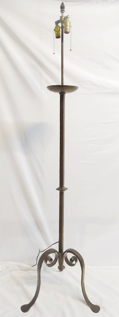 HAMMERED IRON FLOOR LAMP W/BRONZE FIGURAL FINIAL 71" HIGH (1 of 14)