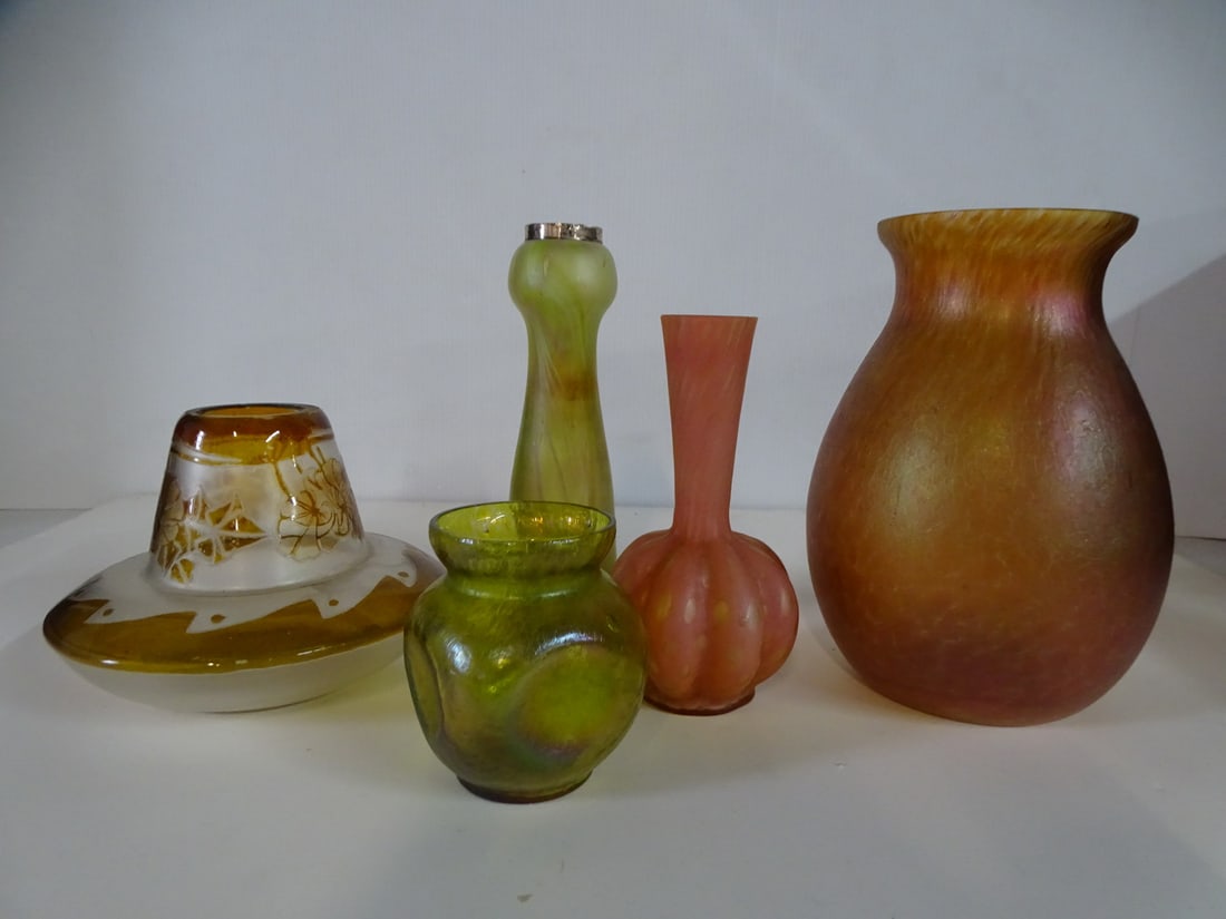 GROUP OF FIVE ART GLASS VASES IN PINKS, GREENS, GOLDS INC.. LOETZ STYLE, SOME CHIPS AND LOSSES, 9" (1 of 20)