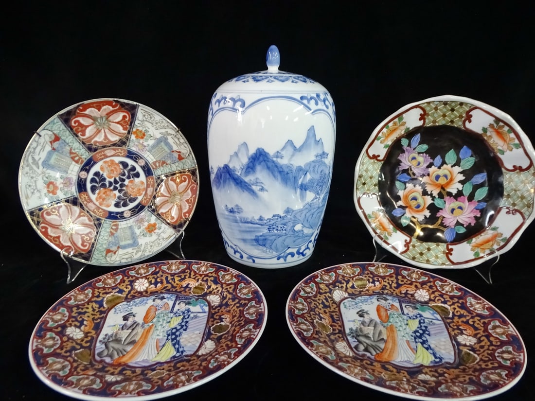 4 ASIAN PLATES INC. IMARI PATTERN AND BLUE/WHITE COVERED VESSEL, 10" DIA. LARGEST PLATE (1 of 11)