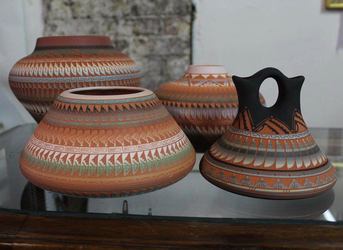 FOUR SIGNED PIECES OF SOUTHWESTERN POTTERY 7 X 7.5 LARGEST (1 of 12)