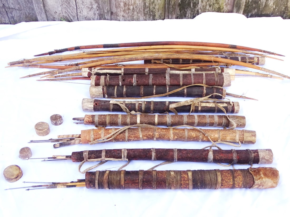 COLLECTION OF NATIVE AMERICAN BOWS AND QUIVERS (9 PCS.): COLLECTION OF NATIVE AMERICAN BOWS AND QUIVERS (9 PCS.)
