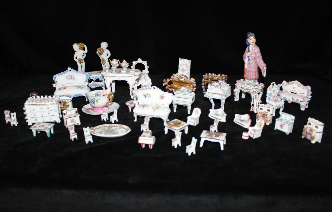 MIXED LOT OF MINATURE CERAMICS INC. LIMOGES & JAPANESE, TEACUPS, FURNITURE ETC. BREAKDOWN TO BE: MIXED LOT OF MINATURE CERAMICS INC. LIMOGES & JAPANESE, TEACUPS, FURNITURE ETC. BREAKDOWN TO BE