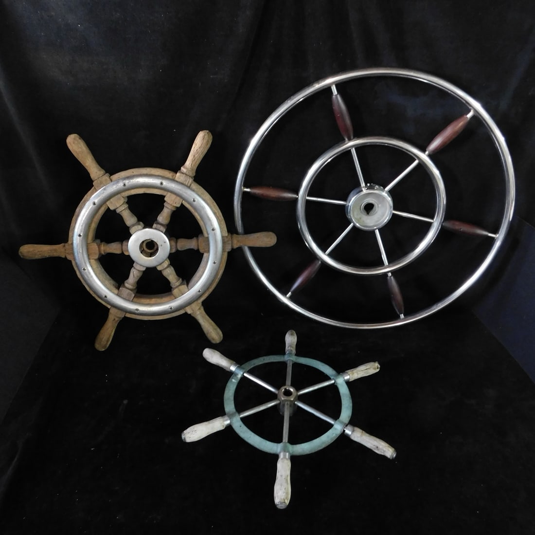 3 SHIPS WHEELS 24" DIA. LARGEST: 3 SHIPS WHEELS 24" DIA. LARGEST
