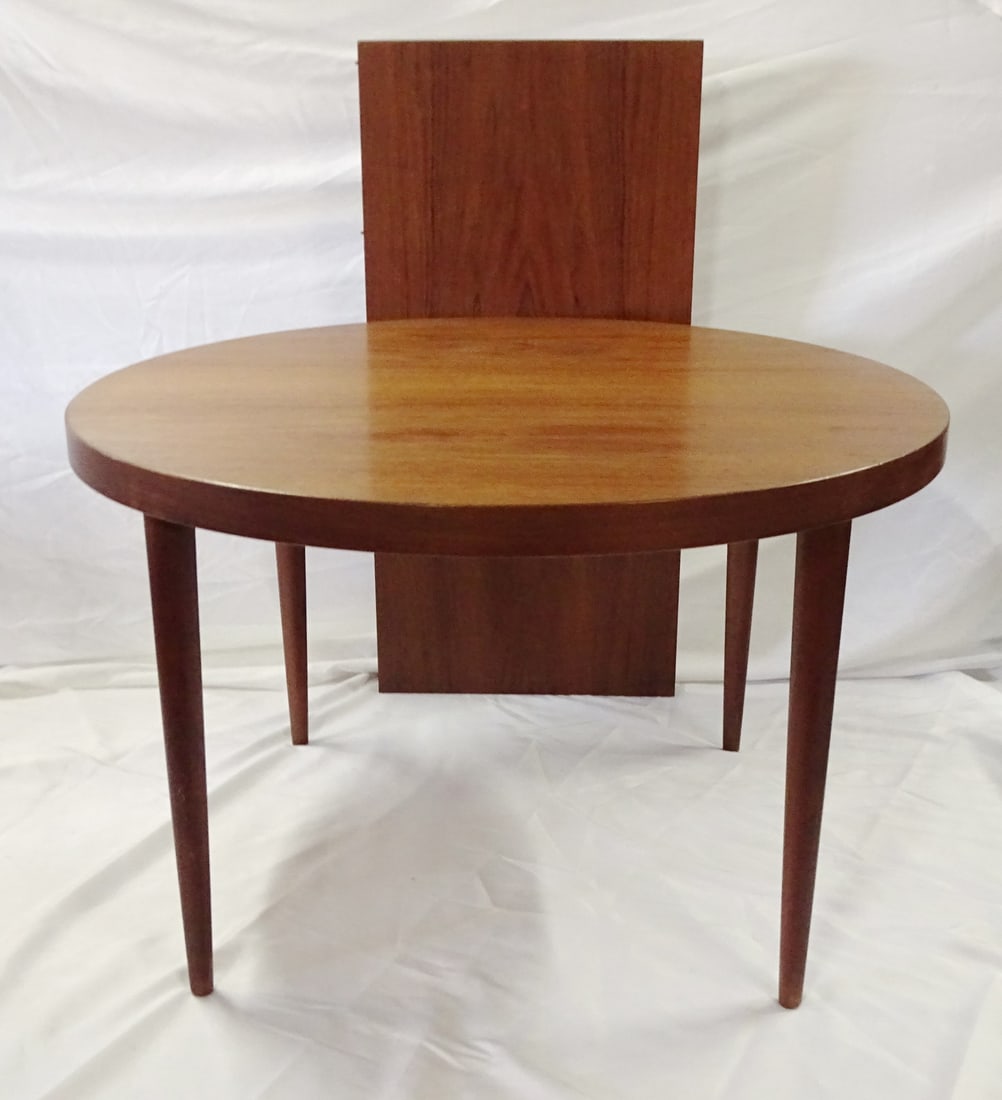 DANISH MODERN TEAK DINING TABLE W/ 1 LEAF 28" X 45" DIA. (1 of 10)