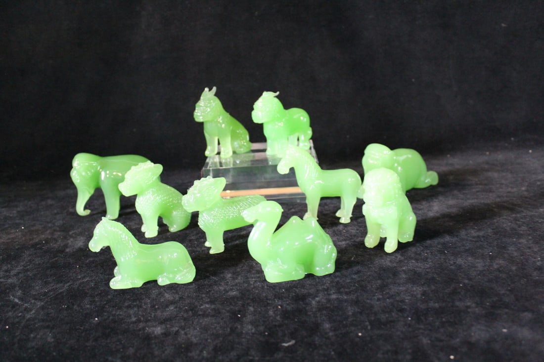 10 GREEN GLASS ANIMALS INC. FOO DOGS, ELEPHANTS & HORSES TALLEST 3 1/2" (1 of 11)