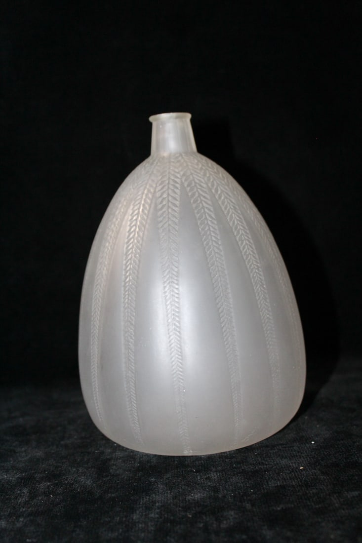 1920'S LALIQUE MIMOSA VASE W/SHAPED LEAF MOTIF (SMALL CHIP & SLIGHT DISCOLORATION) 7" X 4 1/4": 1920'S LALIQUE MIMOSA VASE W/SHAPED LEAF MOTIF (SMALL CHIP & SLIGHT DISCOLORATION) 7" X 4 1/4"