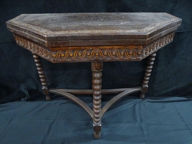 BARLEY TWIST FOLDOVER TABLE 31" X 39" X 19" WHEN CLOSED: BARLEY TWIST FOLDOVER TABLE 31" X 39" X 19" WHEN CLOSED