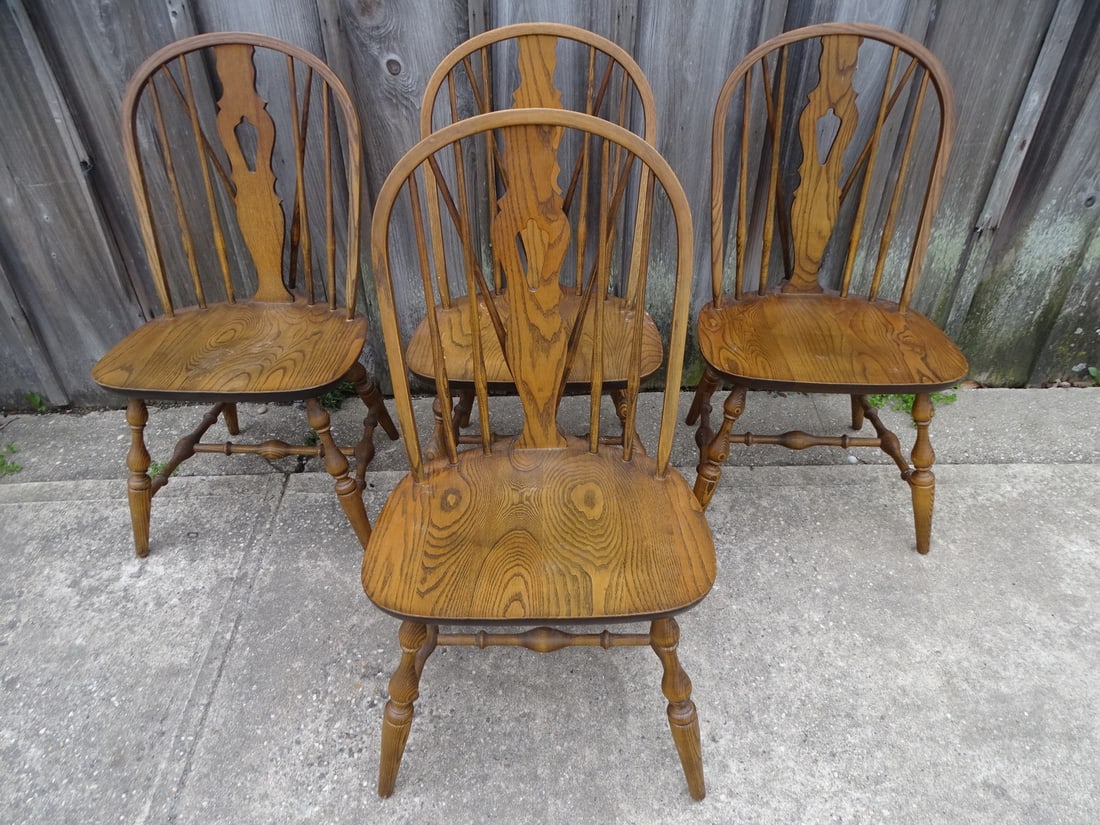SET OF FOUR NICHOLS AND STONE WINDSOR STYLE OAK CHAIRS, 37.5 X 21 X 19.5 (1 of 11)