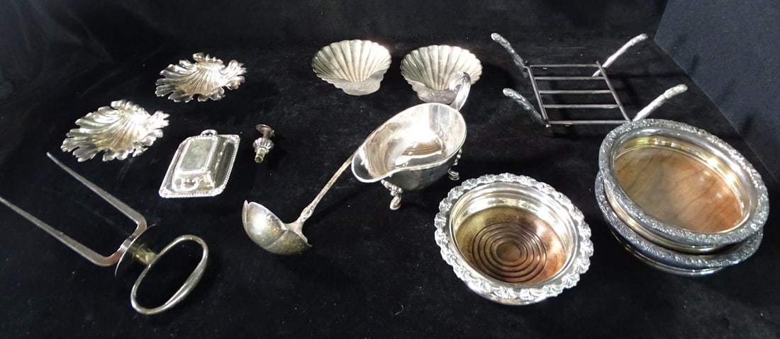 GROUP OF SILVERPLATE ITEMS INC.. WINE COASTERS AND FOOTED SHELL FORM DISHES,: GROUP OF SILVERPLATE ITEMS INC.. WINE COASTERS AND FOOTED SHELL FORM DISHES,