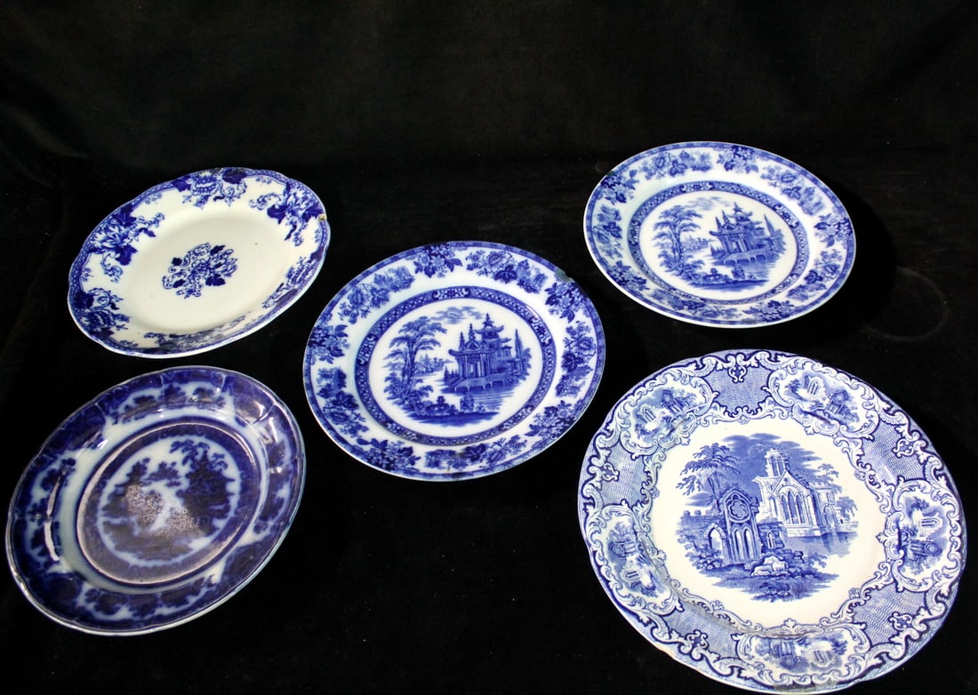 BLUE AND  WHITE LOT OF ANTIQUE ENGLISH PLATES, INC.. FLOW BLUE, 10.5 DIA. LARGEST (1 of 19)