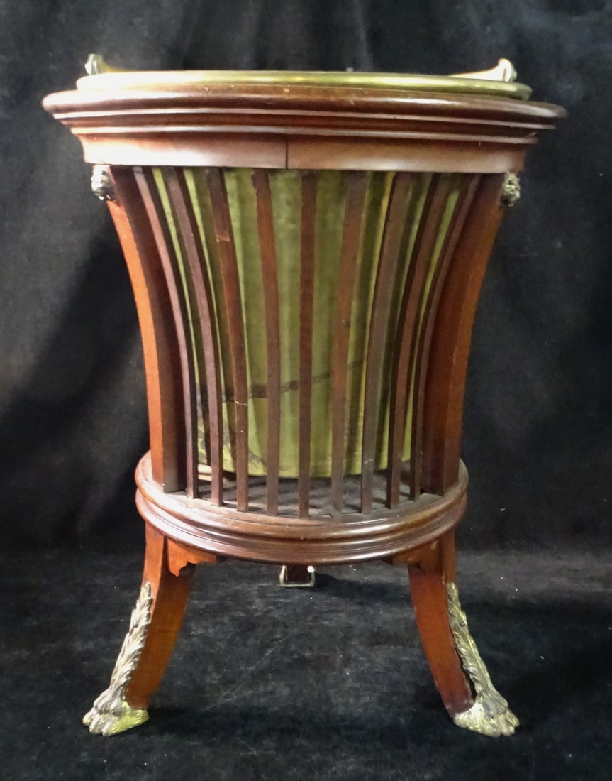 19TH CENTURY EDWARDIAN CELLARETTE WITH BRASS LINER, 18" X 14": 19TH CENTURY EDWARDIAN CELLARETTE WITH BRASS LINER, 18" X 14"