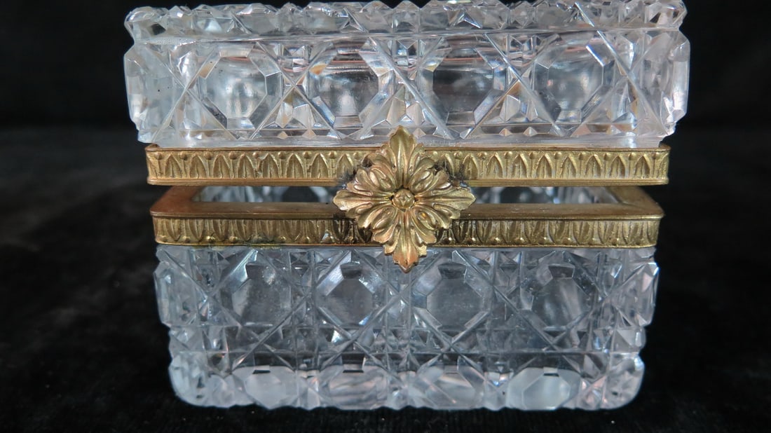 CRYSTAL BOX WITH BRASS TRIM 3 X 4.25 X 2.5: CRYSTAL BOX WITH BRASS TRIM 3 X 4.25 X 2.5