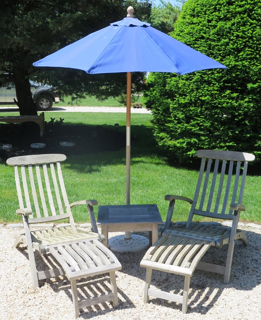 LIVING ESTATE OF JOSEPH RODANO: S. BARLOW AND TYRIE PAIR OF TEAK CHAISES, SMALL SQUARE TEAK TABLE,: LIVING ESTATE OF JOSEPH RODANO: S. BARLOW AND TYRIE PAIR OF TEAK CHAISES, SMALL SQUARE TEAK TABLE, UMBRELLA WITH STAND