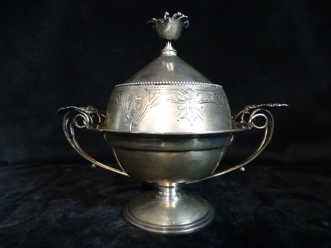 W&H STERLING SILVER BUTTER SERVER WITH LEAF DETAIL 7" X 8.25" X 5.75"D (13.19 OZT) (1 of 13)