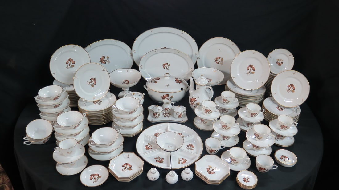 ROYAL COPENHAGEN "BROWN IRIS" DINNERWARE, 153 PCS., 19 X 14 PLATTER (1 of 14)