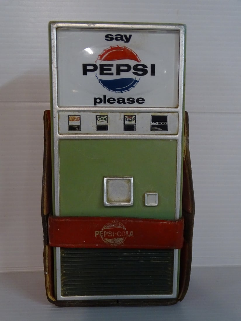 VINTAGE PEPSI ADVERTIZING TRANSISTOR RADIO 6 3/4" X 3 3/4" X 1 3/4" (1 of 9)