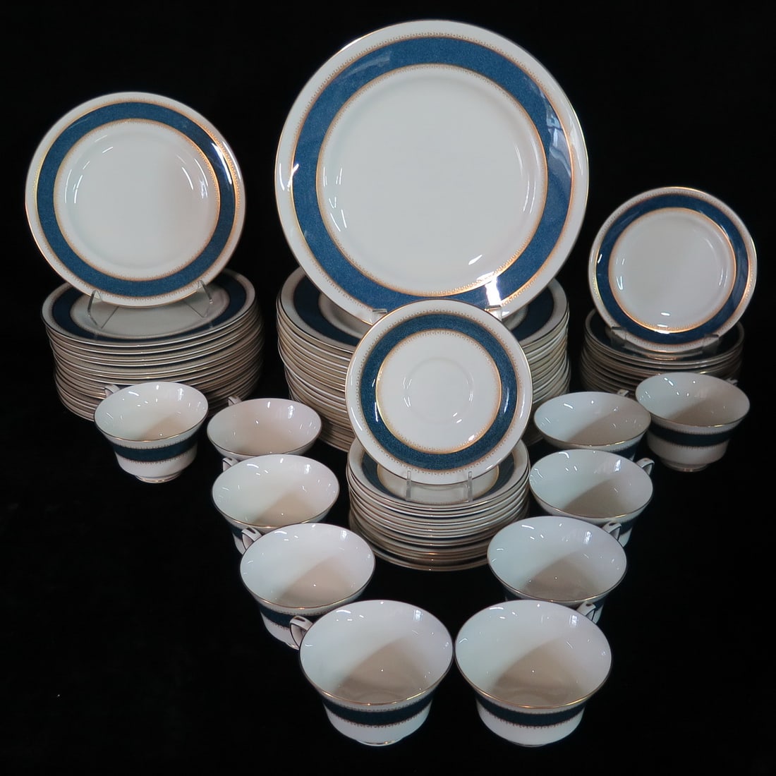 ESTATE OF DENNIS P. RODANO: 65 PIECE ROYAL WORCESTER DINNER SERVICE (SEE PHOTOS FOR BREAKDOWN): Impress your guests with this magnificent 65-piece Royal Worcester dinner service. Crafted from luxurious bone china, renowned for its delicate feel and superior strength, this elegant set promises a 