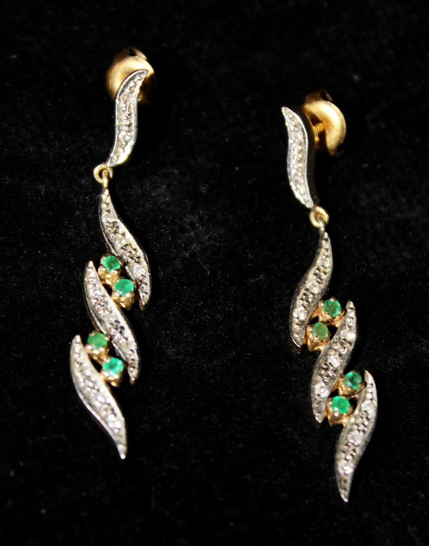 14K 6 DIAMOND & EMERALD PIERCED EARRINGS W/SCREW POST 1 1/2" LONG (1 of 3)