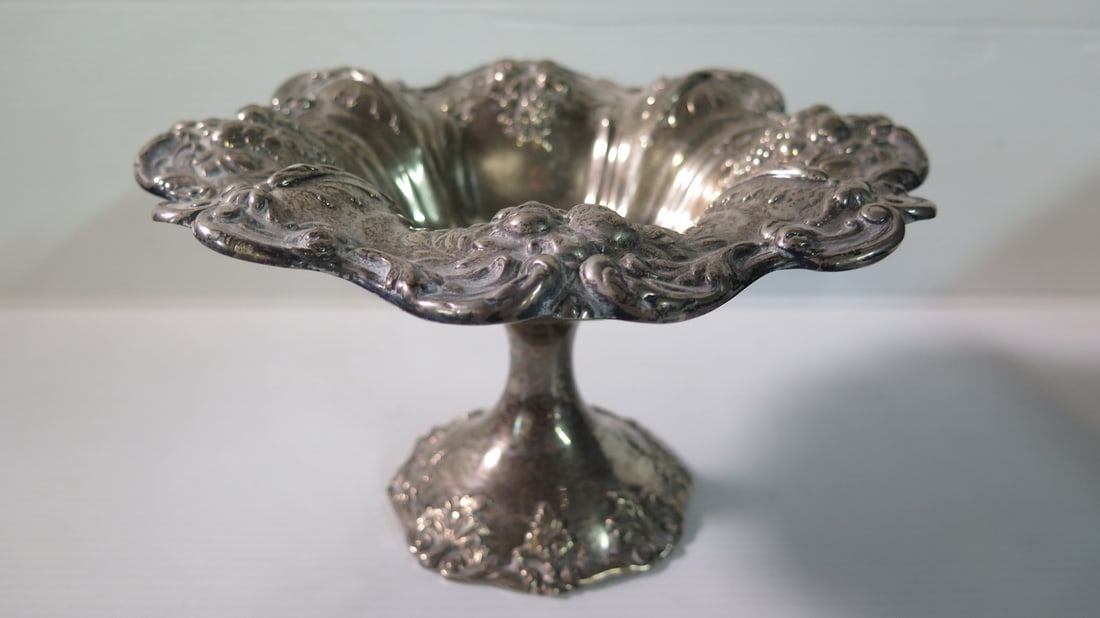 ESTATE OF DENNIS P. RODANO: REED AND BARTON "FRANCS I" STERLING SILVER BOWL 13.59 OZT 5" HIGH X 8" (1 of 10)