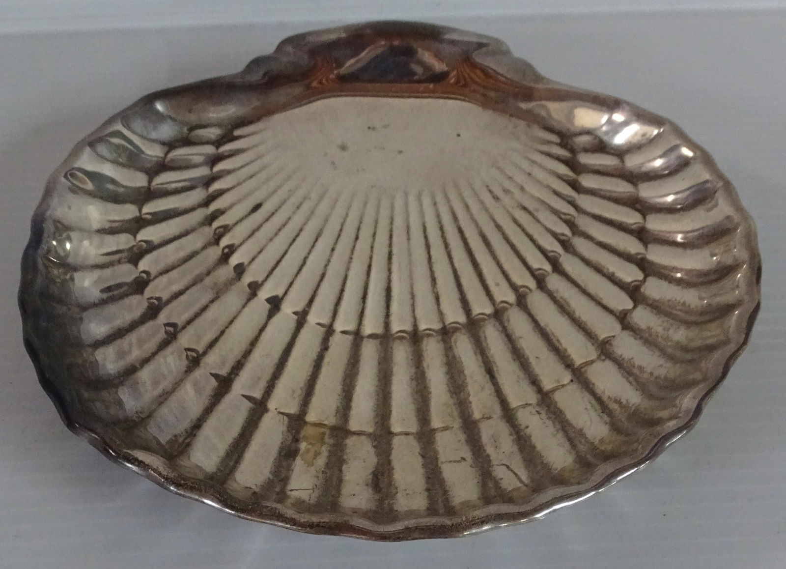 ESTATE OF DENNIS P. RODANO: GORHAM STERLING SILVER SHELL FORM DISH, 4.27 OZT 1.25 X 6 DIA. (1 of 7)
