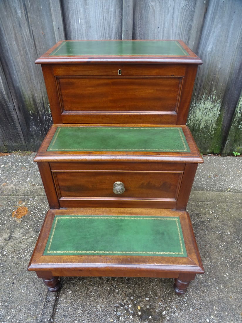19TH CENTURY LEATHER TOP MAHOGANY LIBRARY STEPS, 25.5" X 19.5" X 27" (1 of 12)