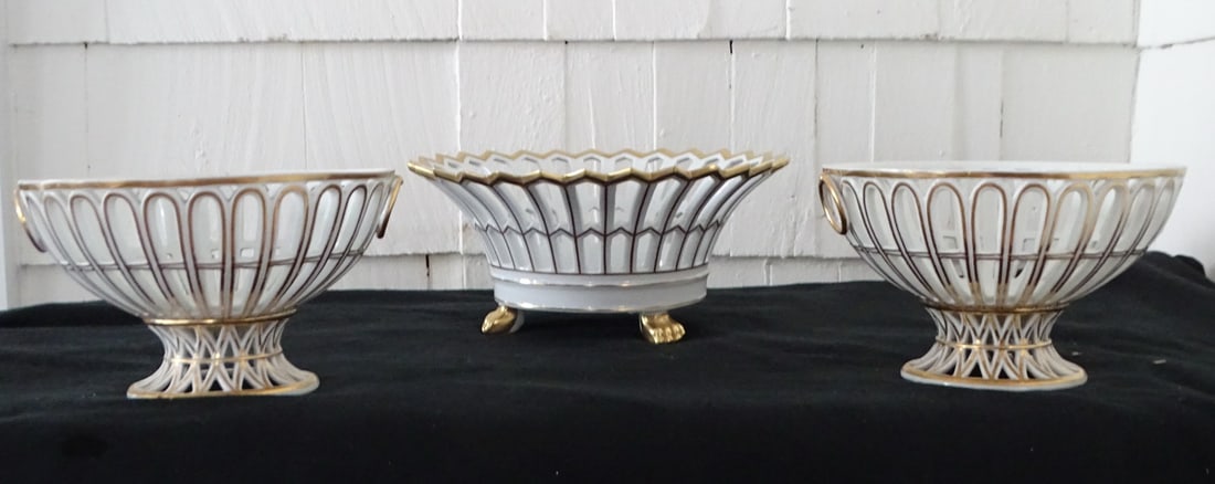 GROUP OF 3 RETICULATED PORCELAIN BOWLS, 2 LARGEST ARE 5" HIGH X 11" DIA.: GROUP OF 3 RETICULATED PORCELAIN BOWLS, 2 LARGEST ARE 5" HIGH X 11" DIA.