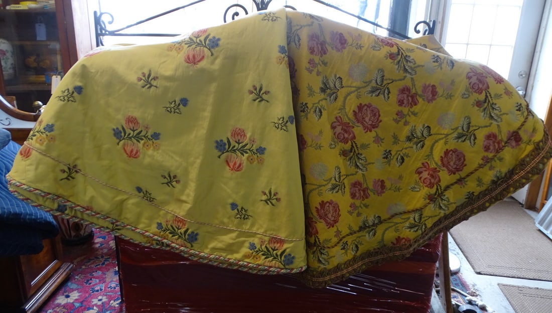 2 HEAVY FLORAL TABLE ROUNDS/CLOTH W/BROCADE TRIM LARGEST IS 88" DIA., SMALLER IS 86" DIA. (1 of 14)