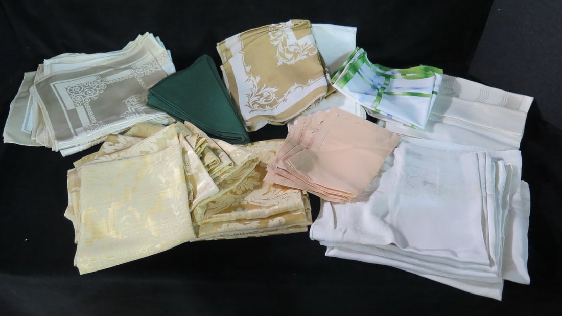 LARGE LOT (ABOUT 60) TABLE NAPKINS IN CREAMS, GOLDS, GREENS & PEACH: LARGE LOT (ABOUT 60) TABLE NAPKINS IN CREAMS, GOLDS, GREENS & PEACH