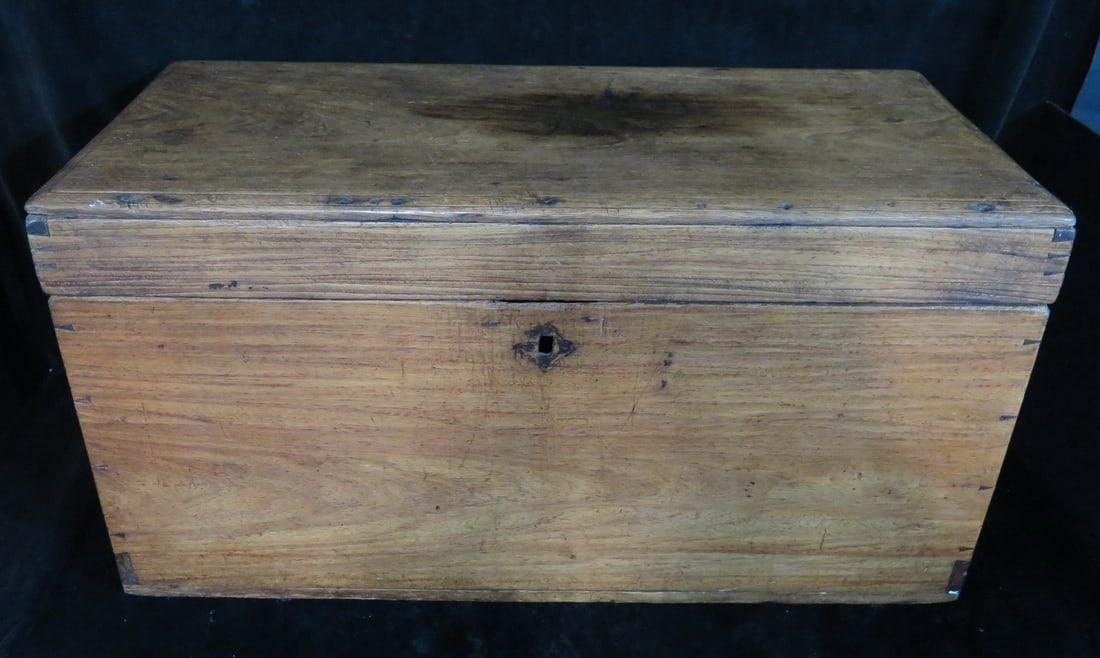 ANTIQUE TOOL/STORAGE TRUNK 16" HIGH X 31" WIDE X 14 3/4" DEEP (1 of 18)