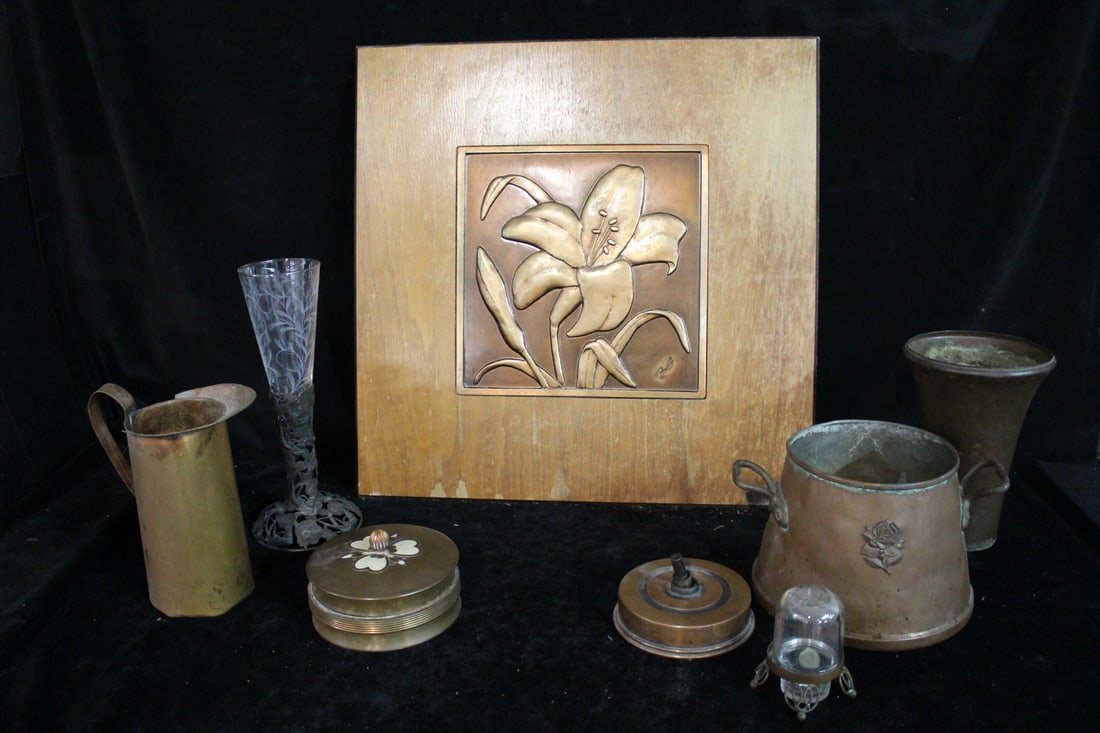 GROUP OF MIXED COPPER ITEMS, INC. LILY TILE, VASE, OIL LAMP BY WALDON, CHASE, 20" X 20" LARGEST: GROUP OF MIXED COPPER ITEMS, INC. LILY TILE, VASE, OIL LAMP BY WALDON, CHASE, 20" X 20" LARGEST