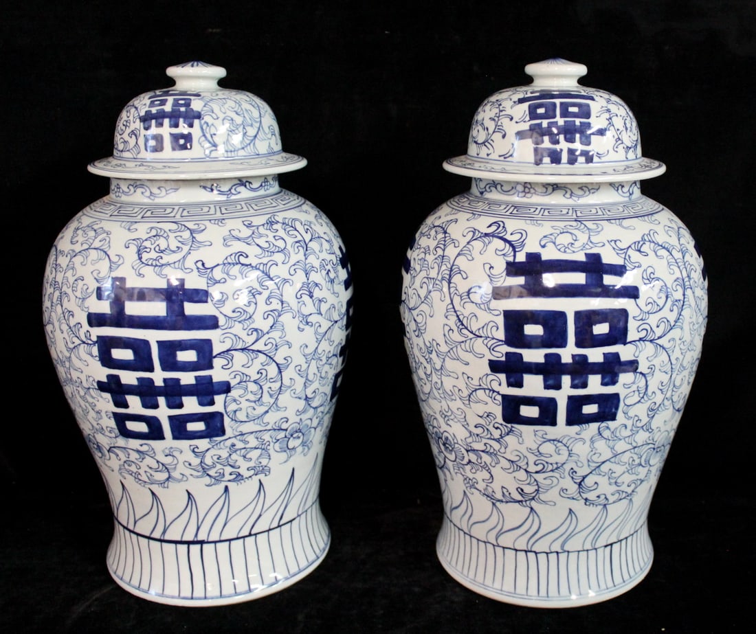 PAIR OF CHINESE PORCELAIN BLUE AND WHITE GINGER JARS WITH LIDS 19.5 X 10 DIA. (1 of 8)